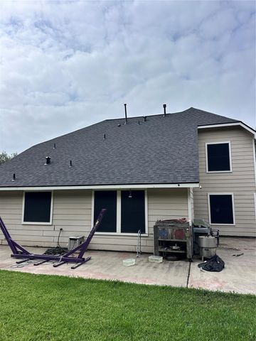 10422 Lauren Creek Drive, Baytown, TX 77523