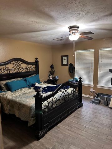 10422 Lauren Creek Drive, Baytown, TX 77523