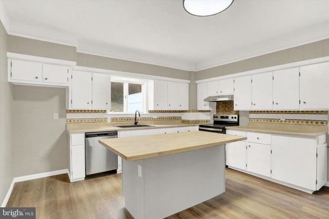 116 HANOVER ST, Glen Rock, PA 17327