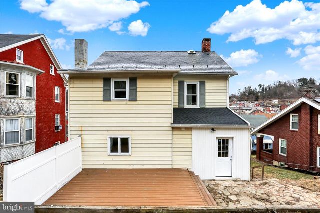 116 HANOVER ST, Glen Rock, PA 17327