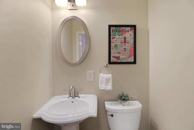 215 T ST NE, Washington, DC 20002