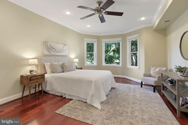 215 T ST NE, Washington, DC 20002