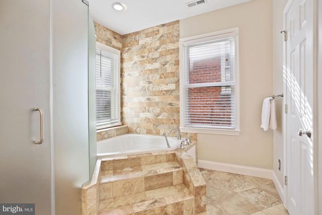 215 T ST NE, Washington, DC 20002
