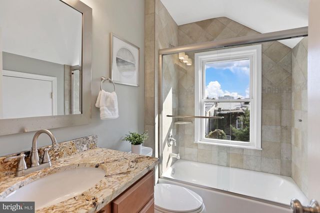 215 T ST NE, Washington, DC 20002