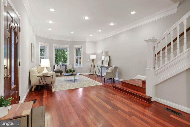 215 T ST NE, Washington, DC 20002