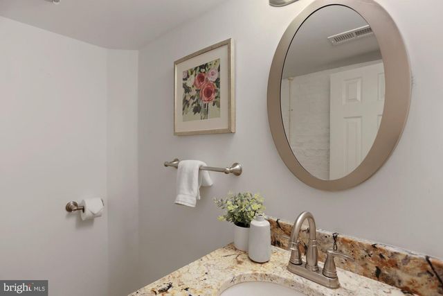 215 T ST NE, Washington, DC 20002