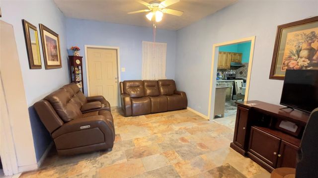 102 County Road 3479j, Cleveland, TX 77327