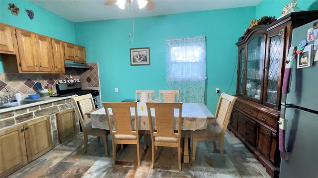 102 County Road 3479j, Cleveland, TX 77327