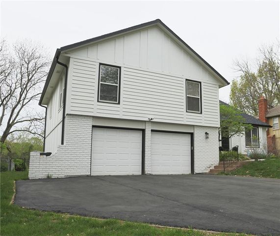 9210 England Street, Overland Park, KS 66212