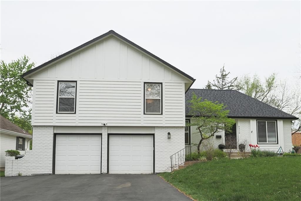 9210 England Street, Overland Park, KS 66212