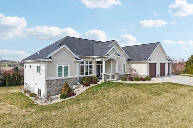6249 Amethyst Drive, Waunakee, WI 53597
