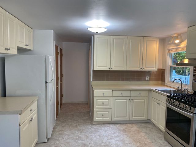 163 Maple St 163, Needham, MA 02492