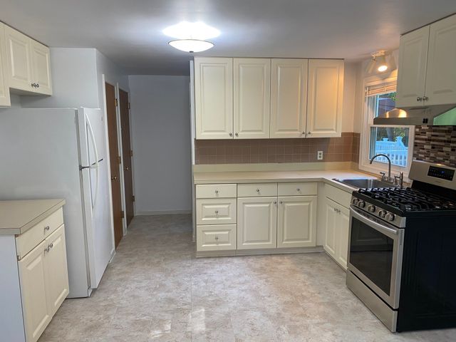 163 Maple St 163, Needham, MA 02492