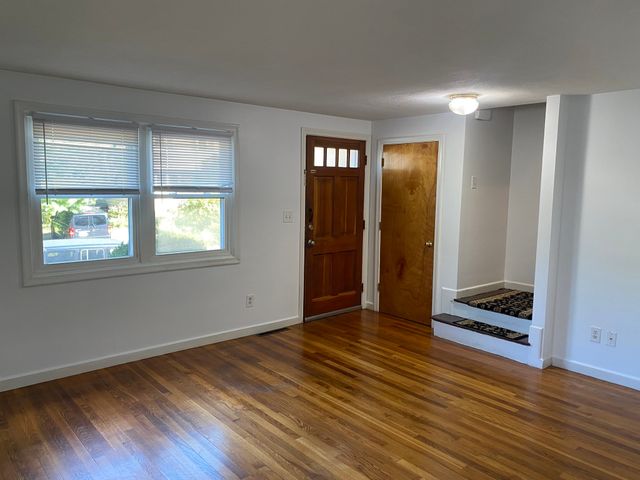 163 Maple St 163, Needham, MA 02492
