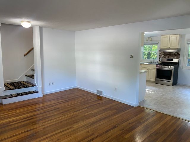 163 Maple St 163, Needham, MA 02492