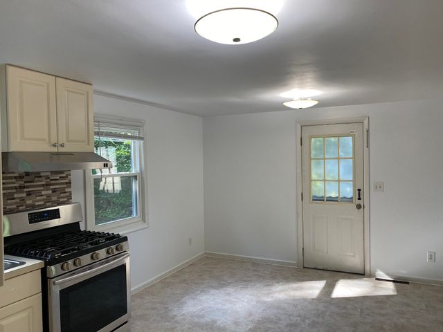 163 Maple St 163, Needham, MA 02492