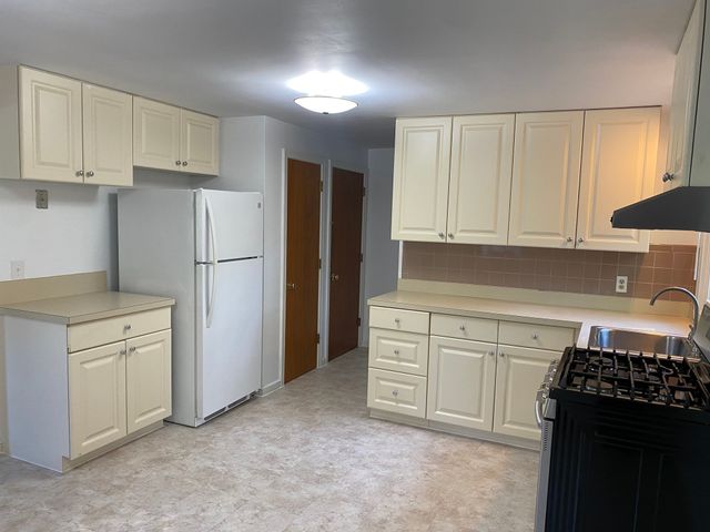 163 Maple St 163, Needham, MA 02492