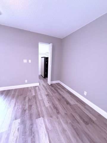 700 Village Green Court 319, Palm Springs, FL 33461