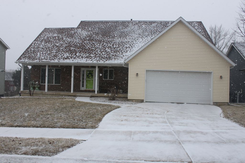 Image 1 of property listing at 1310 W 51st Street, Davenport, IA 52806