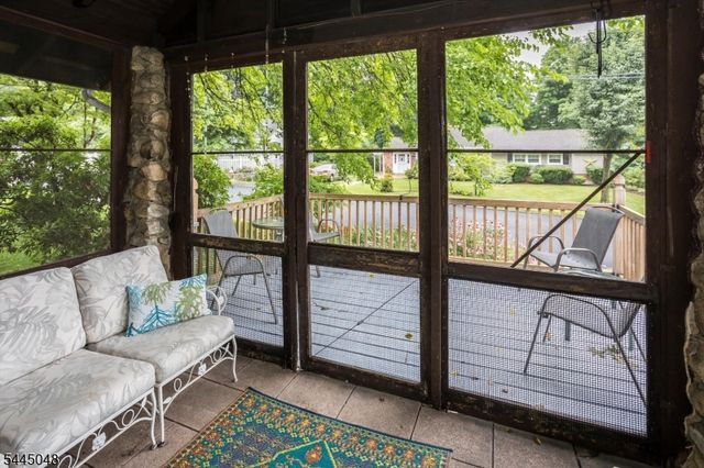 17 Ridge Rd, Stanhope Boro, NJ 07874