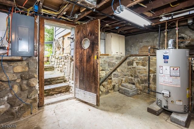 17 Ridge Rd, Stanhope Boro, NJ 07874