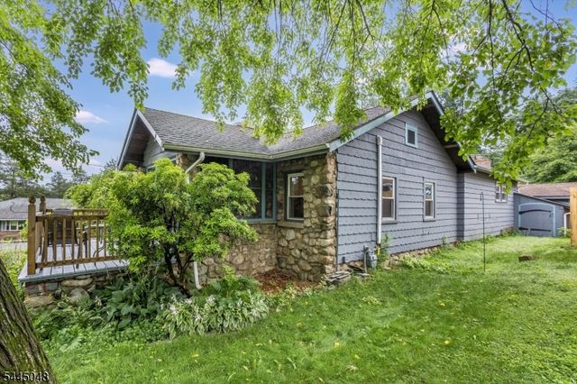 17 Ridge Rd, Stanhope Boro, NJ 07874