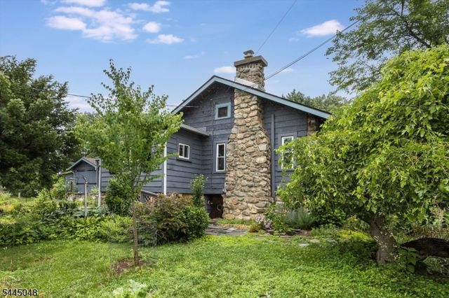 17 Ridge Rd, Stanhope Boro, NJ 07874