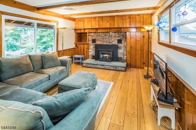 17 Ridge Rd, Stanhope Boro, NJ 07874