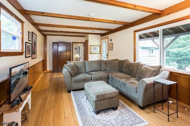 17 Ridge Rd, Stanhope Boro, NJ 07874