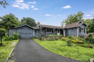 17 Ridge Rd, Stanhope Boro, NJ 07874