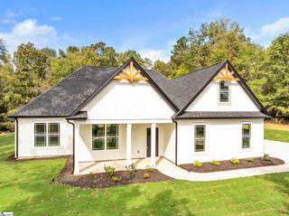 101 E Peninsula Drive, Laurens, SC 29360