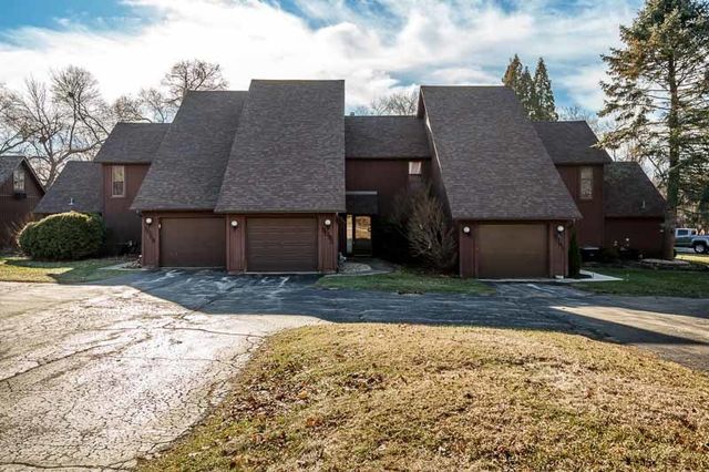 5055 WOODLAKE Drive 1, Loves Park, IL 61111