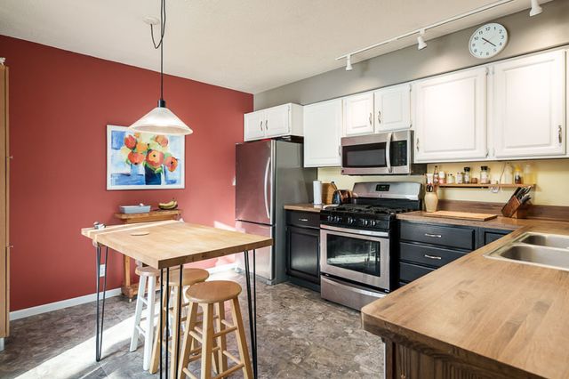 5055 WOODLAKE Drive 1, Loves Park, IL 61111