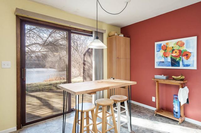 5055 WOODLAKE Drive 1, Loves Park, IL 61111