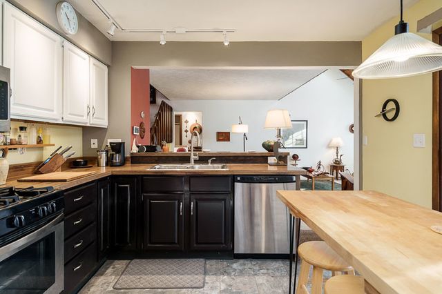 5055 WOODLAKE Drive 1, Loves Park, IL 61111