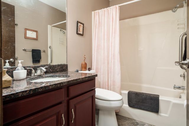 5055 WOODLAKE Drive 1, Loves Park, IL 61111