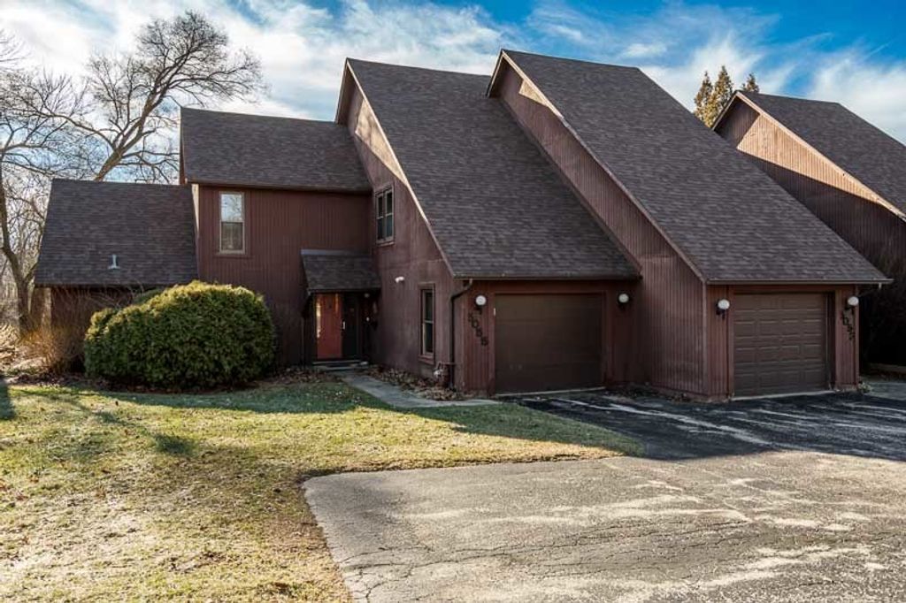 5055 WOODLAKE Drive 1, Loves Park, IL 61111