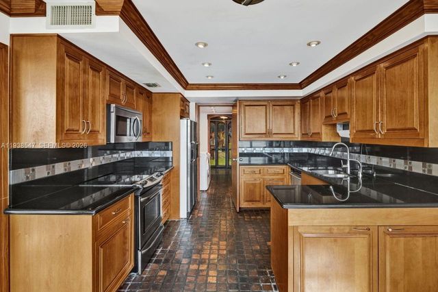 5660 Collins Ave 11E, Miami Beach, FL 33140