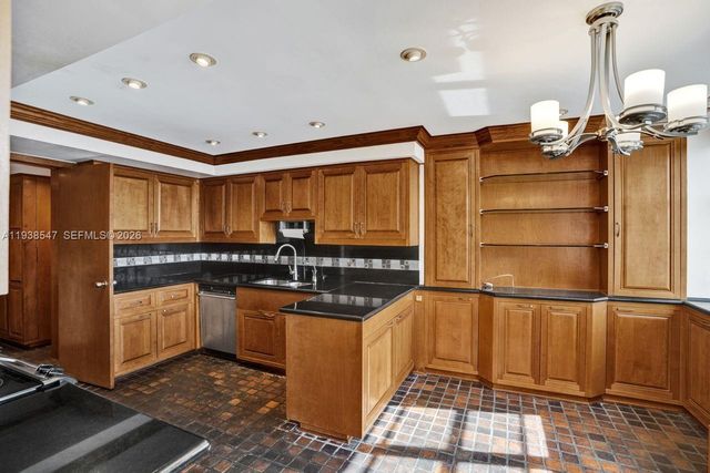 5660 Collins Ave 11E, Miami Beach, FL 33140