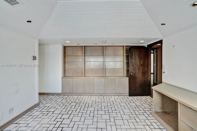 5660 Collins Ave 11E, Miami Beach, FL 33140