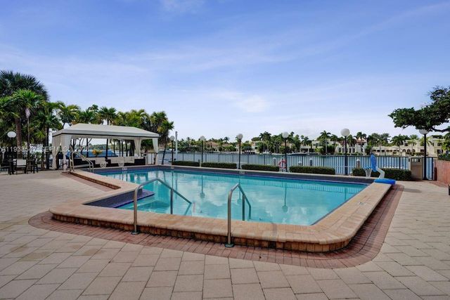 5660 Collins Ave 11E, Miami Beach, FL 33140