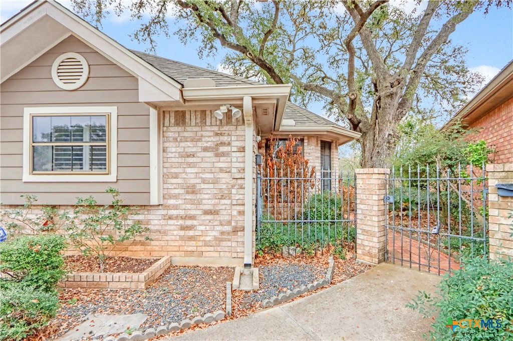 738 Cedar Parkway, Seguin, TX 78155
