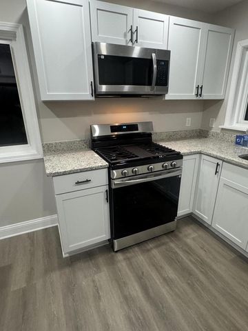 13010 W Honey LANE, New Berlin, WI 53151