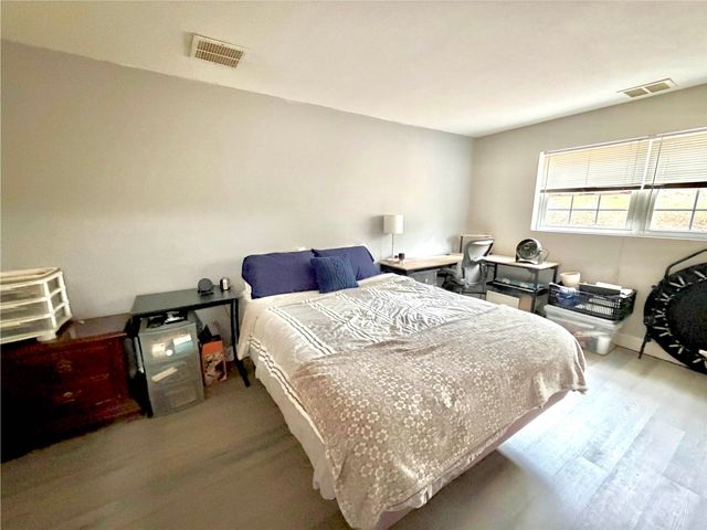 1 Louisburg Sq Apt 1, Nashua, NH 03060