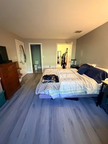 1 Louisburg Sq Apt 1, Nashua, NH 03060