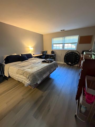 1 Louisburg Sq Apt 1, Nashua, NH 03060
