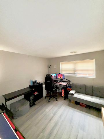 1 Louisburg Sq Apt 1, Nashua, NH 03060