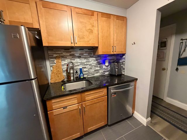 1 Louisburg Sq Apt 1, Nashua, NH 03060
