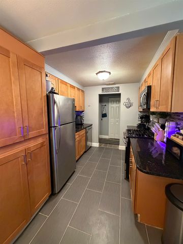 1 Louisburg Sq Apt 1, Nashua, NH 03060