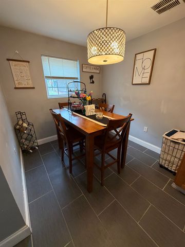 1 Louisburg Sq Apt 1, Nashua, NH 03060